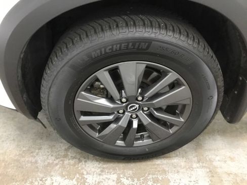 Used 2022 Nissan Pathfinder SV AWD/4WD image 5