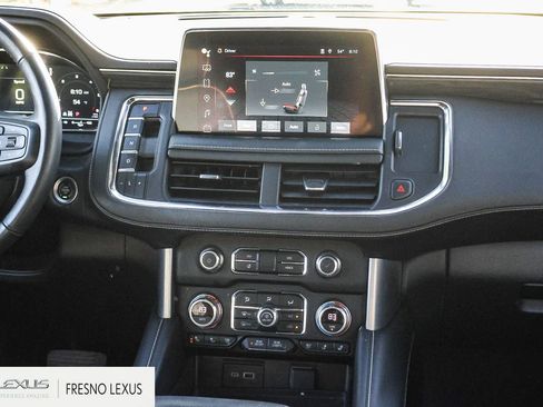 Used 2022 GMC Yukon SLT w/ SLT Premium Package image 16