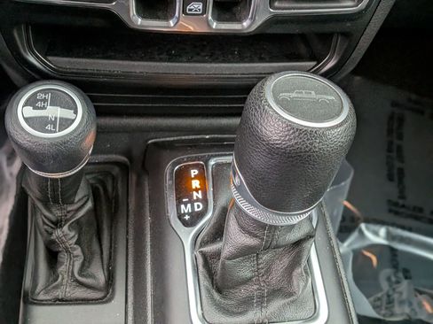 Used 2022 Jeep Gladiator Sport image 31