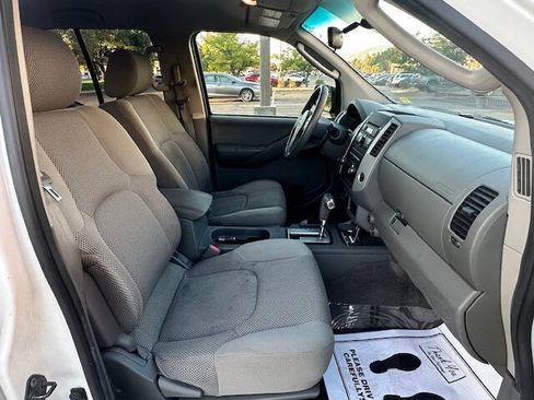 Used 2009 Nissan Frontier SE w/ SE Value Truck Pkg AWD/4WD image 21