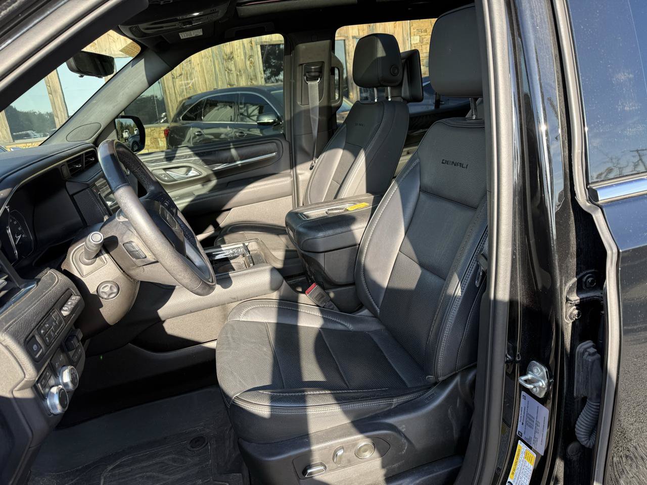 Used 2021 GMC Yukon Denali w/ Denali Ultimate Package AWD/4WD image 6