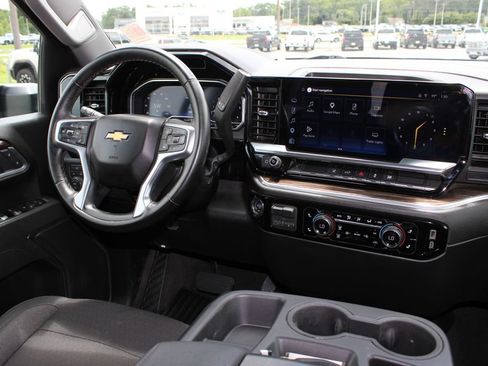 Used 2025 Chevrolet Silverado 2500 LT w/ Convenience Package AWD/4WD image 8
