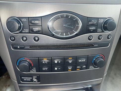 Used 2013 INFINITI G37 X w/ Premium Pkg image 11