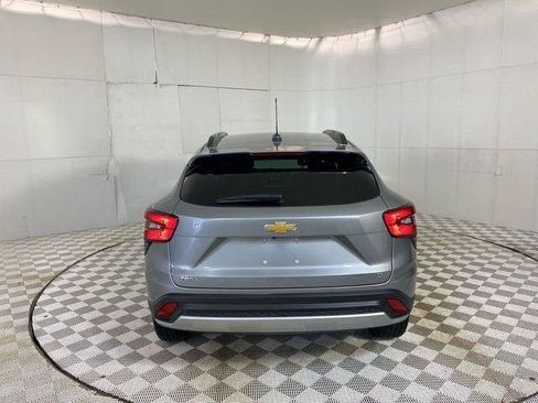 Used 2025 Chevrolet Trax LT FWD image 21