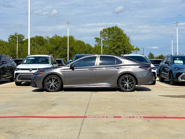 Used 2023 Toyota Camry SE FWD image 4