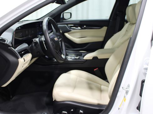 Used 2025 Cadillac CT5 Premium Luxury RWD image 3