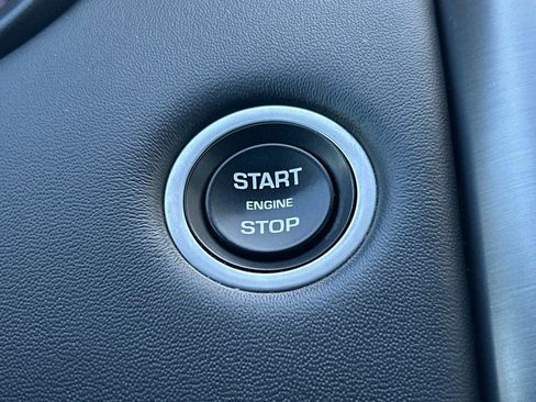 Used 2019 Land Rover Discovery HSE image 23