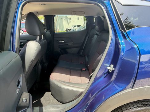Certified 2025 Nissan Kicks SR FWD image 11