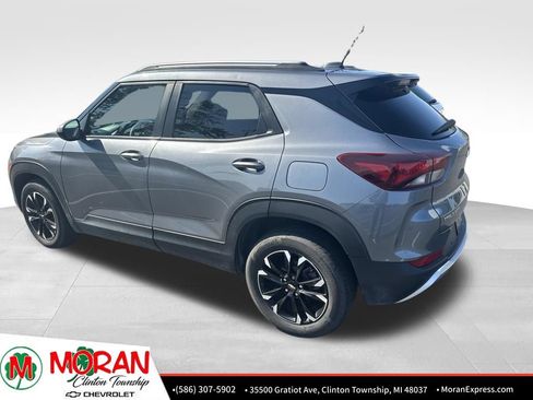 Used 2021 Chevrolet TrailBlazer LT w/ Convenience Package FWD image 2