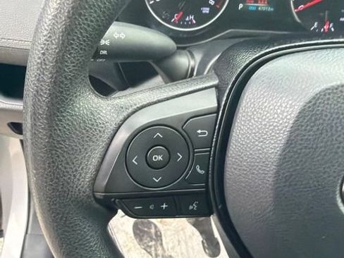 Used 2019 Toyota RAV4 LE FWD image 17