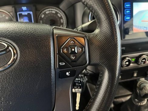 Used 2017 Toyota Tacoma TRD Sport w/ Tow Package AWD/4WD image 27