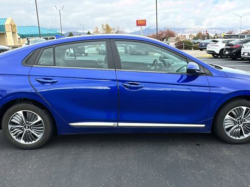 Used 2021 Hyundai Ioniq SE FWD image 2