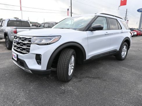 New 2026 Ford Explorer Active w/ Active Comfort Package image 9