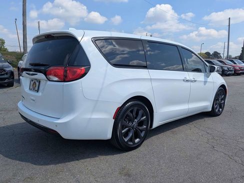 Used 2018 Chrysler Pacifica Touring Plus w/ S Appearance Package image 5