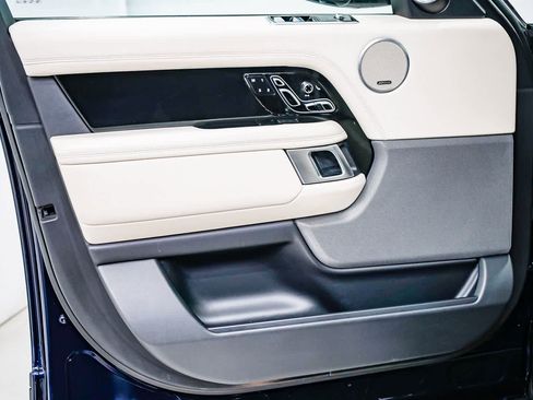 Used 2020 Land Rover Range Rover HSE image 18