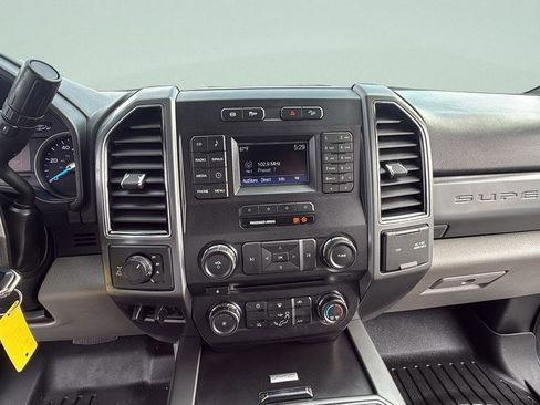 Used 2018 Ford F250 XLT w/ XLT Value Package AWD/4WD image 9