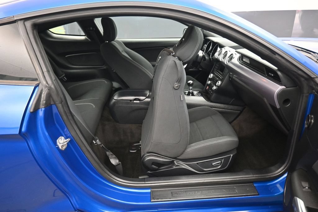 Used 2017 Ford Mustang Coupe RWD image 34