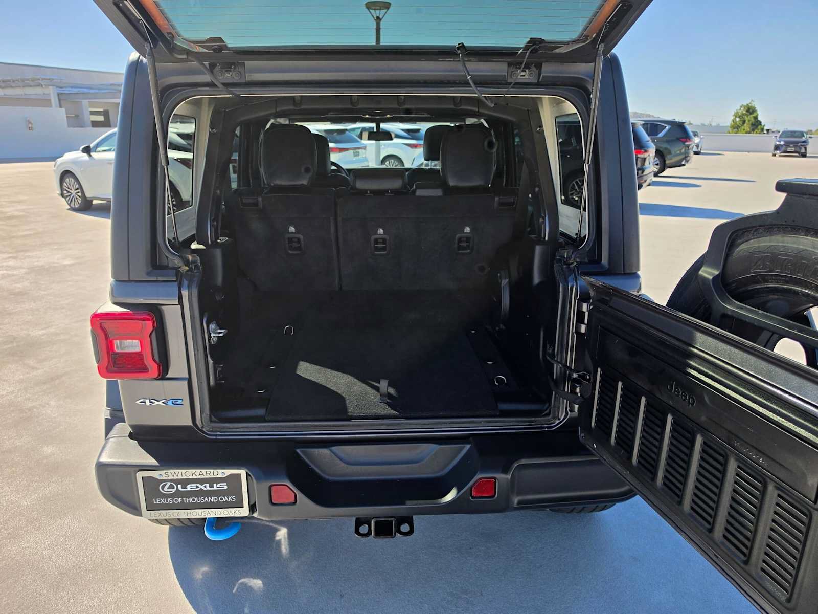 Used 2022 Jeep Wrangler Unlimited Sahara w/ Cold Weather Group AWD/4WD image 14