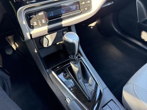 Used 2018 Toyota Corolla LE image 24