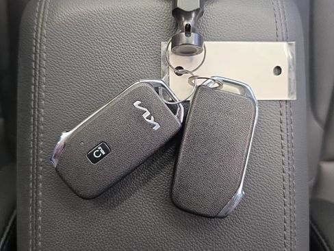 Certified 2025 Kia Sportage EX AWD/4WD image 29