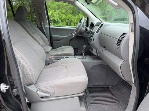 Used 2021 Nissan Frontier SV w/ Midnight Edition Floor Mats image 5
