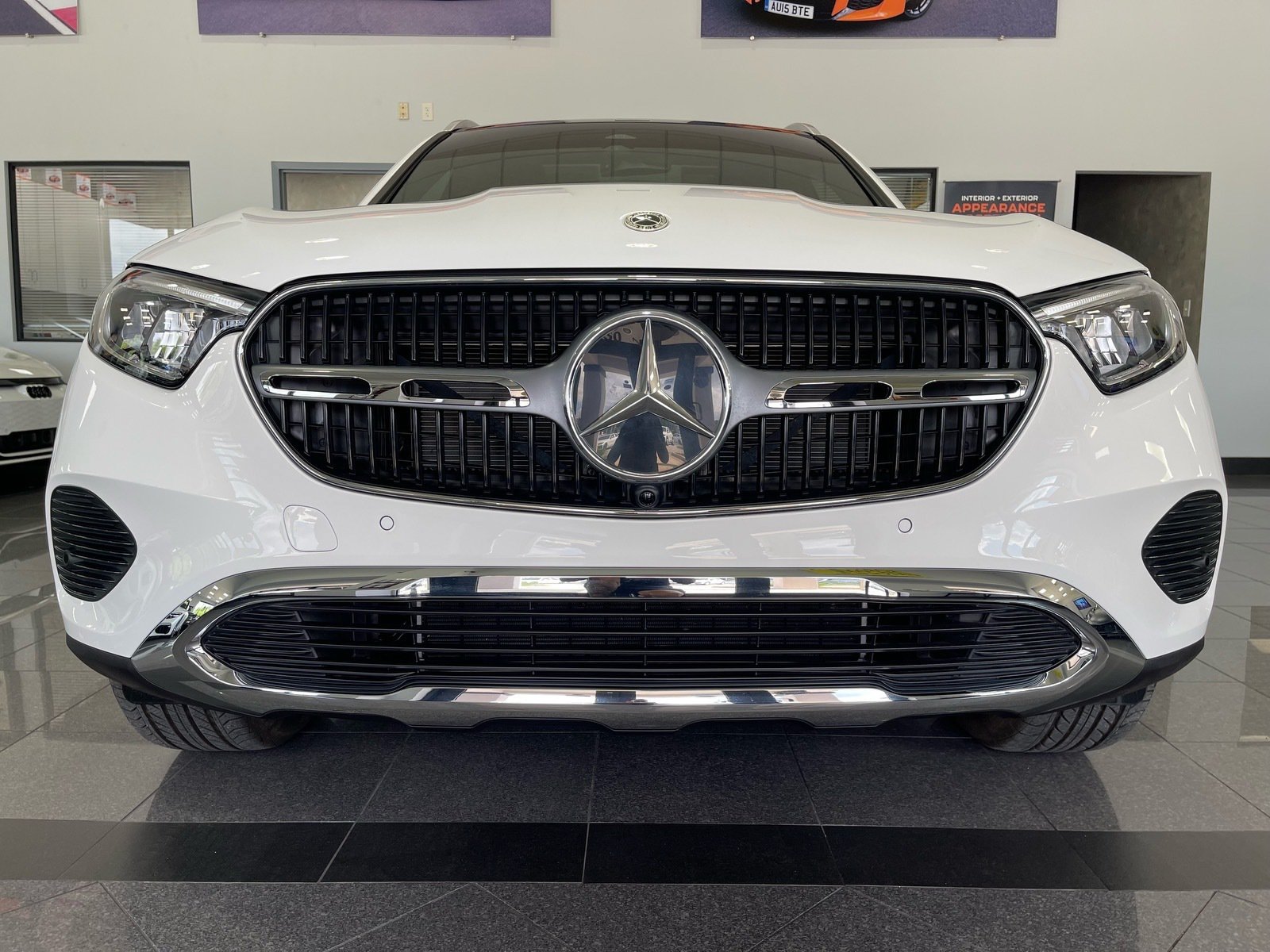 Used 2025 Mercedes-Benz GLC 350e 4MATIC image 8