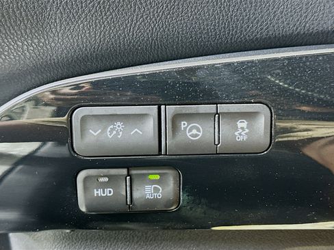 Used 2017 Toyota Prius Four w/ Premium Convenience Package FWD image 17
