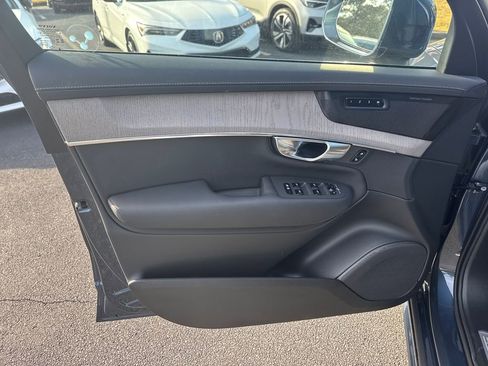 Certified 2025 Volvo XC90 T8 Ultra w/ Protection Package Premier image 13