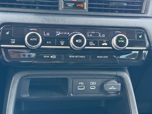 Used 2025 Honda Pilot Touring image 24