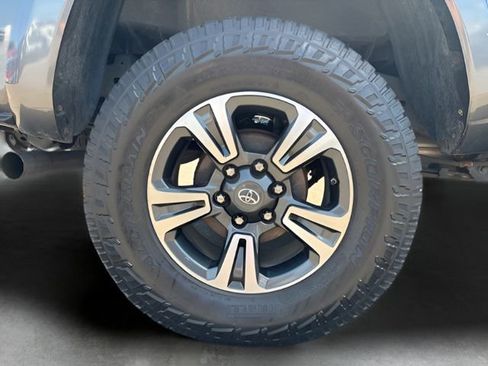 Used 2016 Toyota Tacoma TRD Sport w/ Premium & Technology Package AWD/4WD image 36