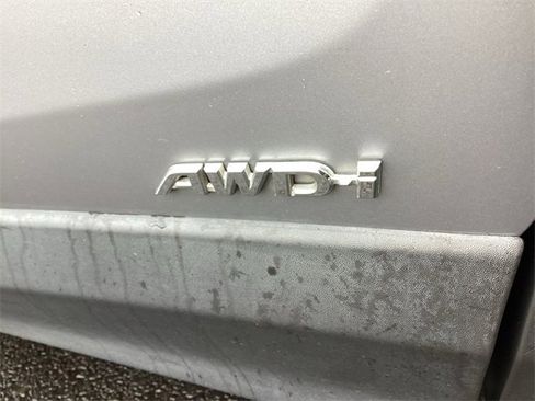 Used 2017 Toyota RAV4 SE image 30
