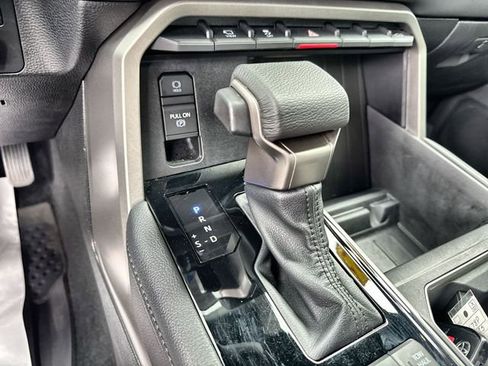 Used 2025 Toyota Tundra Limited image 28