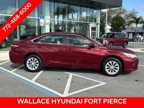 Used 2016 Toyota Camry LE image 5