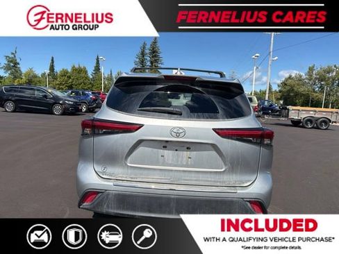 Used 2022 Toyota Highlander XLE AWD/4WD image 3