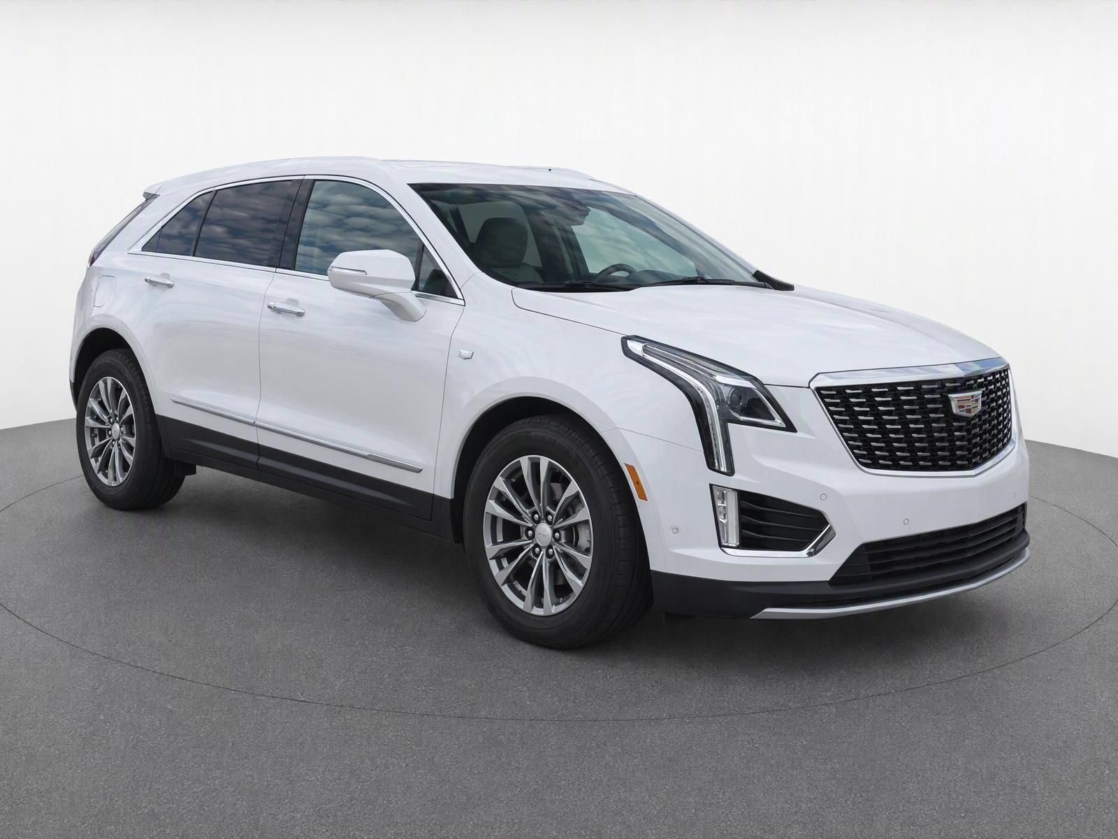 Used 2021 Cadillac XT5 Premium Luxury FWD image 2