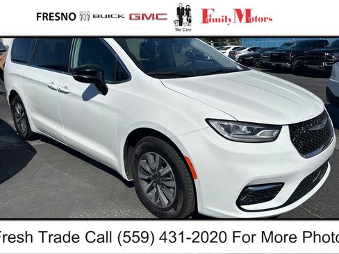 Used 2024 Chrysler Pacifica Limited FWD image 1