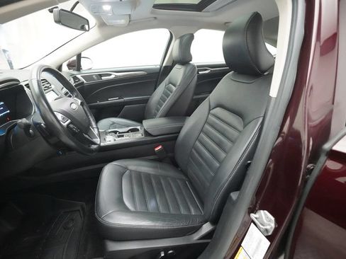 Used 2017 Ford Fusion SE w/ Fusion SE Technology Package FWD image 7