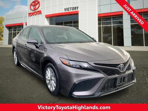 Used 2024 Toyota Camry SE FWD image 1
