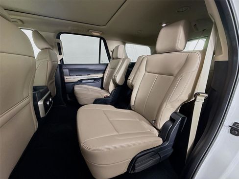 Used 2023 Ford Expedition XLT image 26