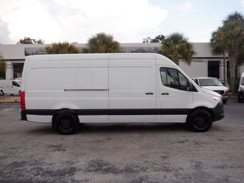 Used 2025 Mercedes-Benz Sprinter 2500 image 1
