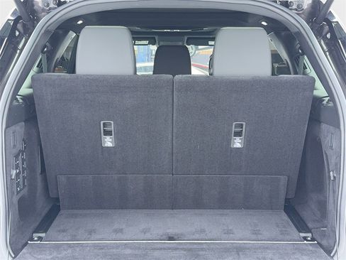 Used 2023 Land Rover Discovery Metropolitan Edition image 14