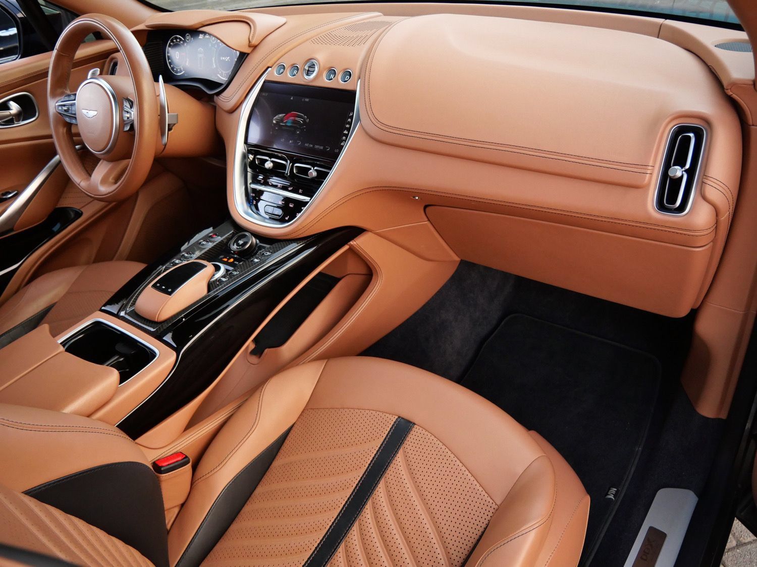 Used 2023 Aston Martin DBX 707 AWD/4WD image 21