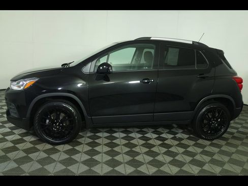 Used 2022 Chevrolet Trax LT w/ Driver Confidence Package AWD/4WD image 10