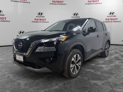 Used 2023 Nissan Rogue SV image 2