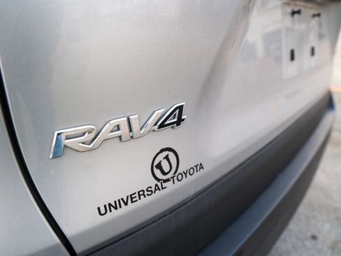 Used 2022 Toyota RAV4 XLE w/ Convenience Package FWD image 40