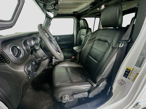 Used 2023 Jeep Wrangler Unlimited Sahara AWD/4WD image 13