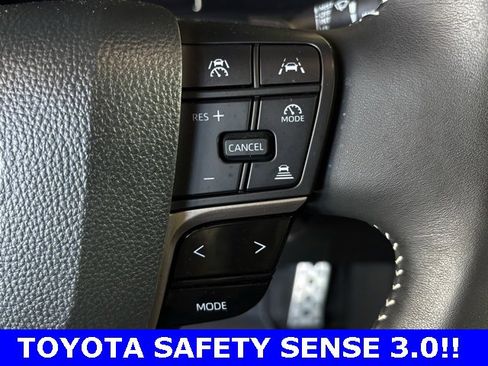 Used 2025 Toyota Camry SE image 4