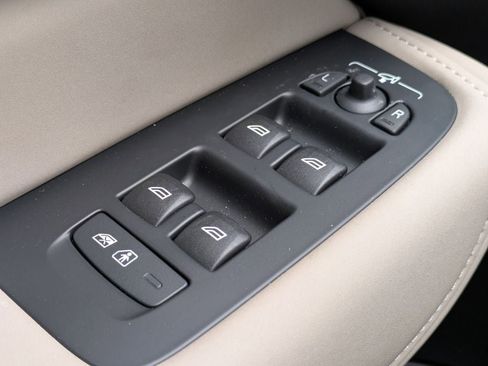 New 2026 Volvo XC60 B5 Core w/ Protection Package Premier image 31