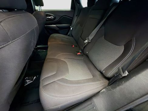 Used 2019 Jeep Cherokee Latitude w/ Popular Appearance Group image 13