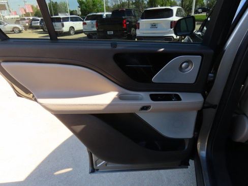 Certified 2023 Lincoln Aviator Reserve w/ Equipment Group 201A image 18